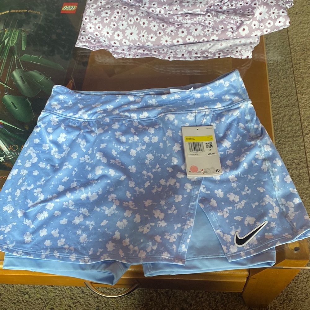 Women’s Nike tennis skirt